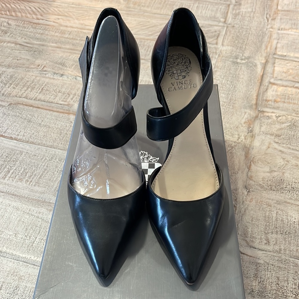 Vince Camuto Heel - Picture 2 of 9